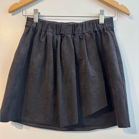 Wilfred Dresses & Skirts - Aritzia Wilfred Free Suede Mini Skirt Size Small